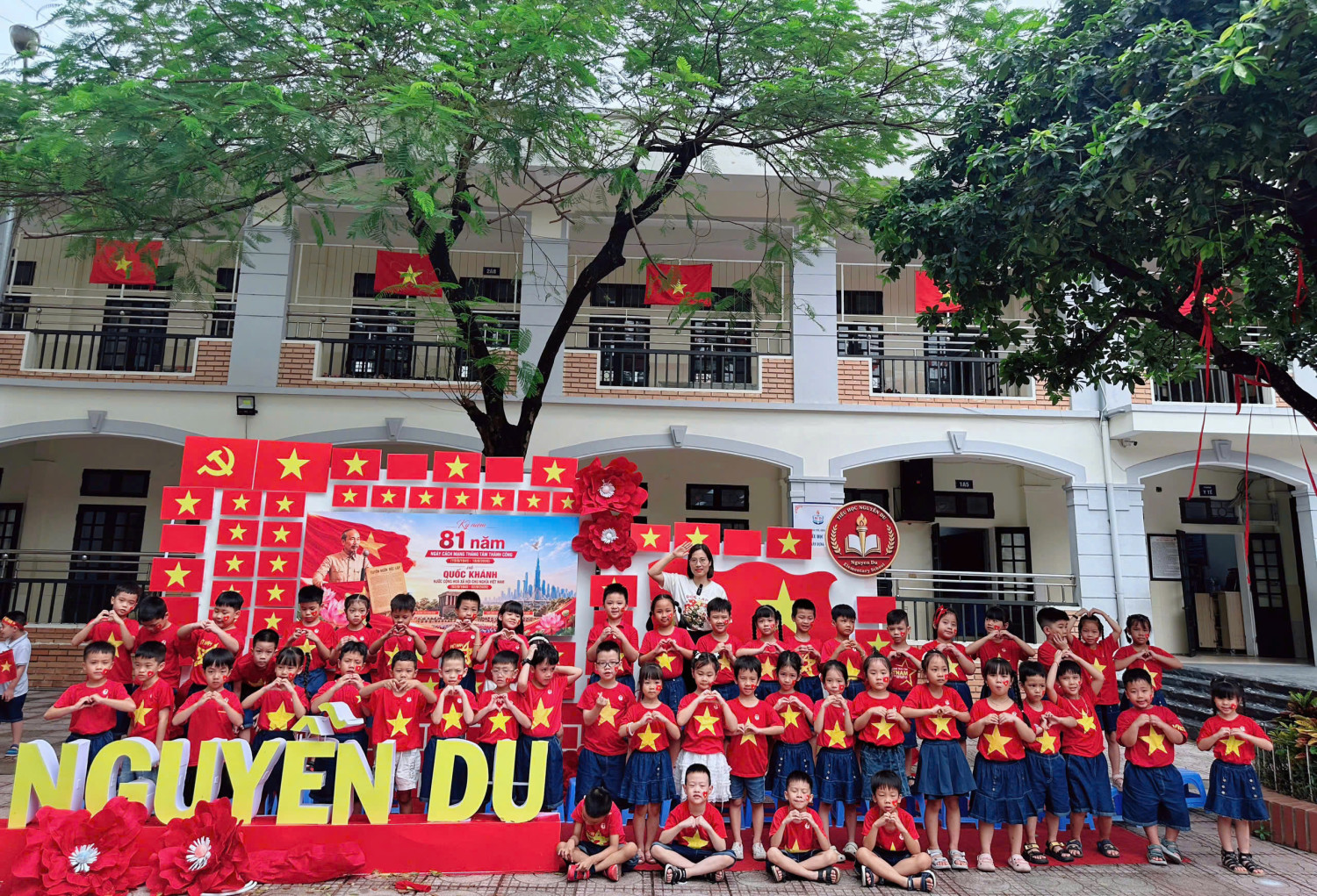 TIỂU HỌC NGUYỄN DU RỘN RÀNG CHÀO MỪNG QUỐC KHÁNH 2/9!